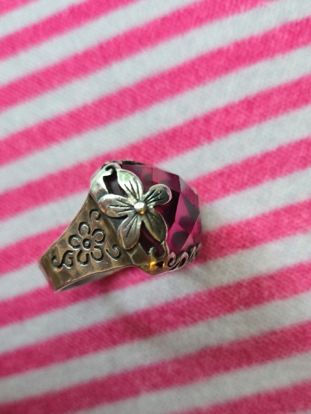 Silpada Berry-licious Pink Faceted Crystal Ring with Floral Silver Accents Sz 8 - Picture 5 of 8